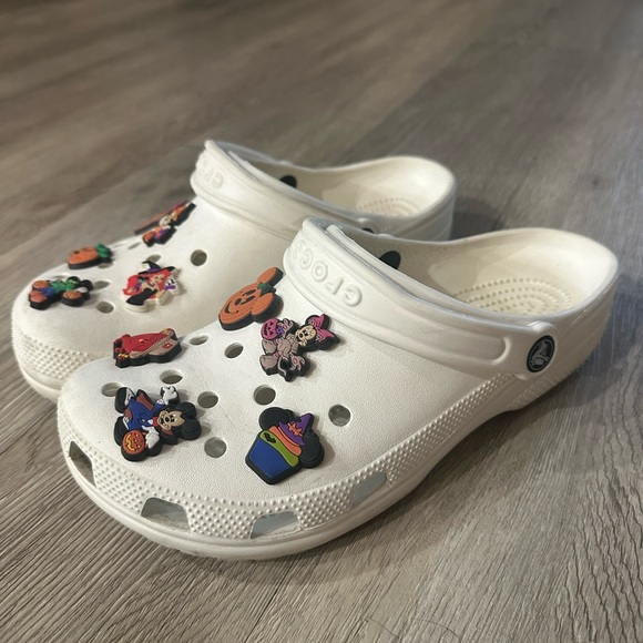 Crocs White With Disney Halloween Mickey Jibbitz Sz Men 8 Women’s 10 - Picture 2 of 8